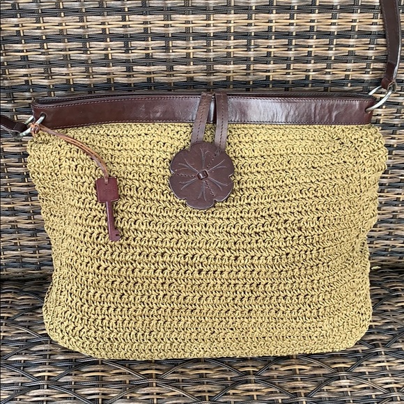 Nice Size Fossil Straw Shoulder Bag - Picture 2 of 6